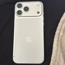 iPhone 17 pro max silver 256 g  with screen protector