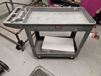 Rubbermaid cart