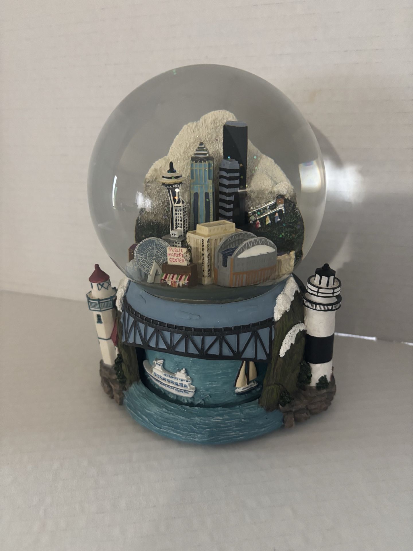 Seattle Landmarks Glitter Musical Globe