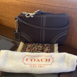 Coach Leather Wristlet In Mahogany 