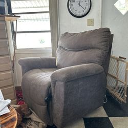 Laz Boy. Power Lift Recliner
