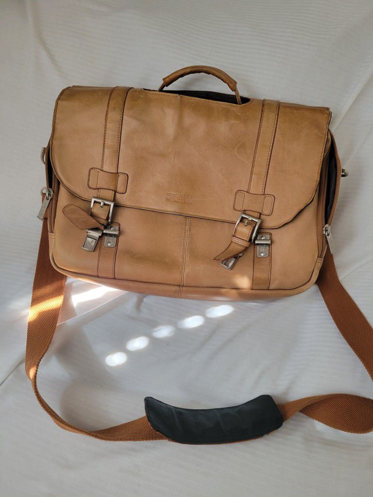 Kenneth Cole Reaction Genuine Tan Leather Messenger Bag