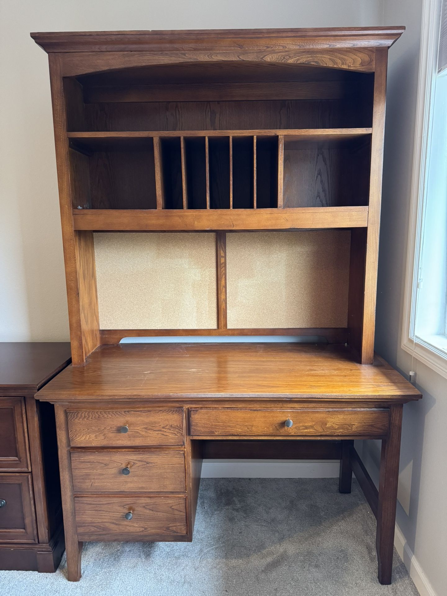 Thomasville Solid Wood Desk with Hutch โ Premium Quality & Storage