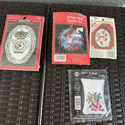 4 Mini Cross Stitch Kits