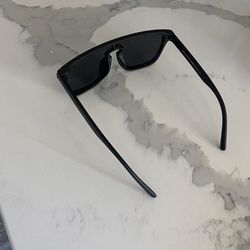 Louis Vuitton glasses (New never used!) Send offers