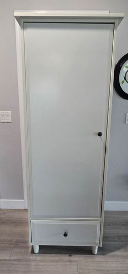 Dresser/Armoire