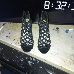 3 Inch Black Heals Both Zippers Works Size 5 
