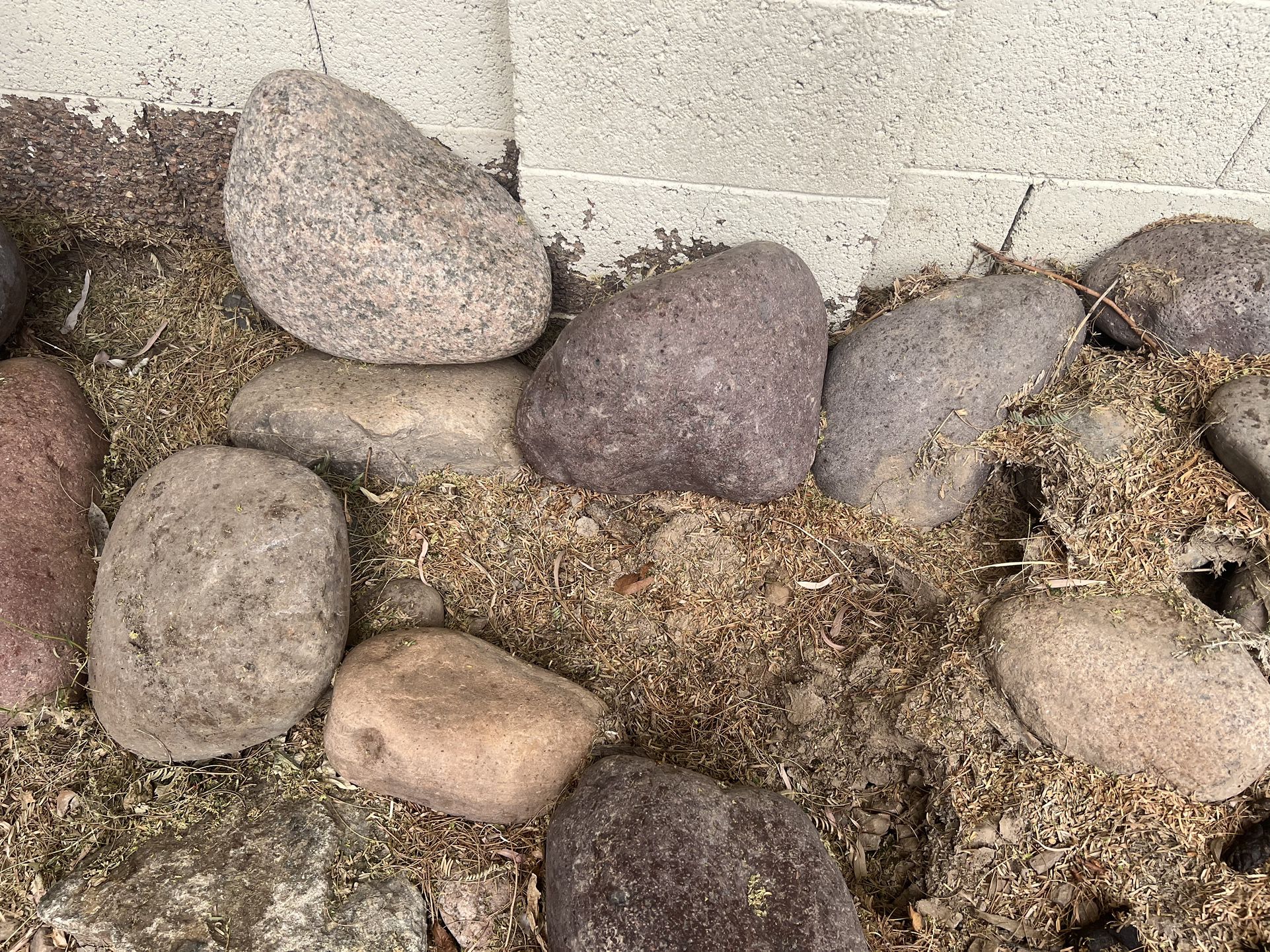 10-15 Inches Rock And Bigger Decoration Rock For Free