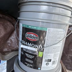 Glidden Diamond 5 Gal. Pure White Semi-Gloss Interior Paint and Primer