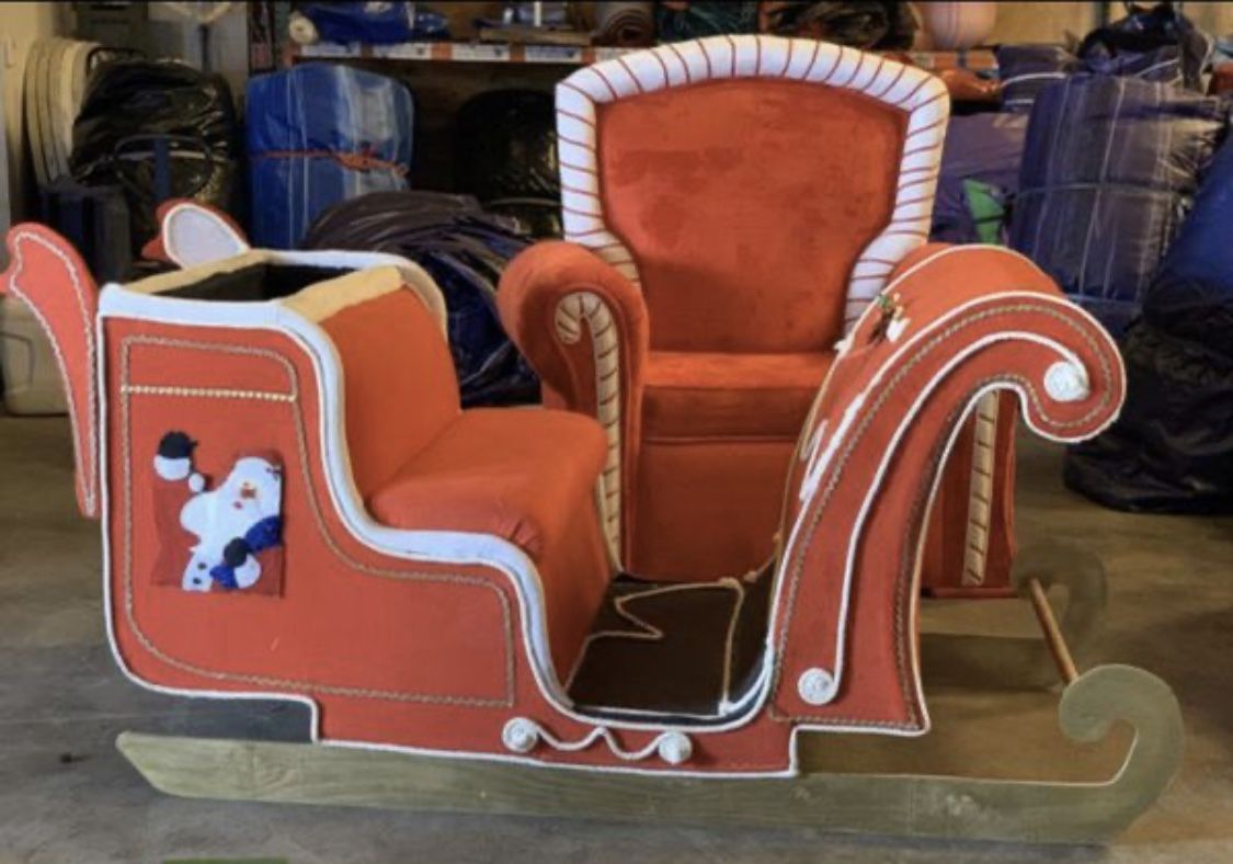 (Big) Santa Sleigh for Photo Booth pictures, Christmas Party Decorations (For Sale)