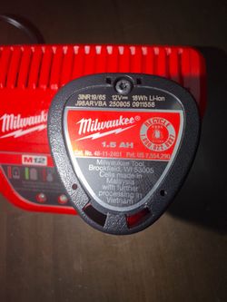 Milwaukee M12  12V 1.5Ah Battery & Charger Kit (48-59-2401)