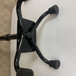 Four point base black metal like new pick up 