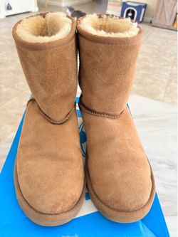 Brand new Ugg boots for a kid or woman size 5