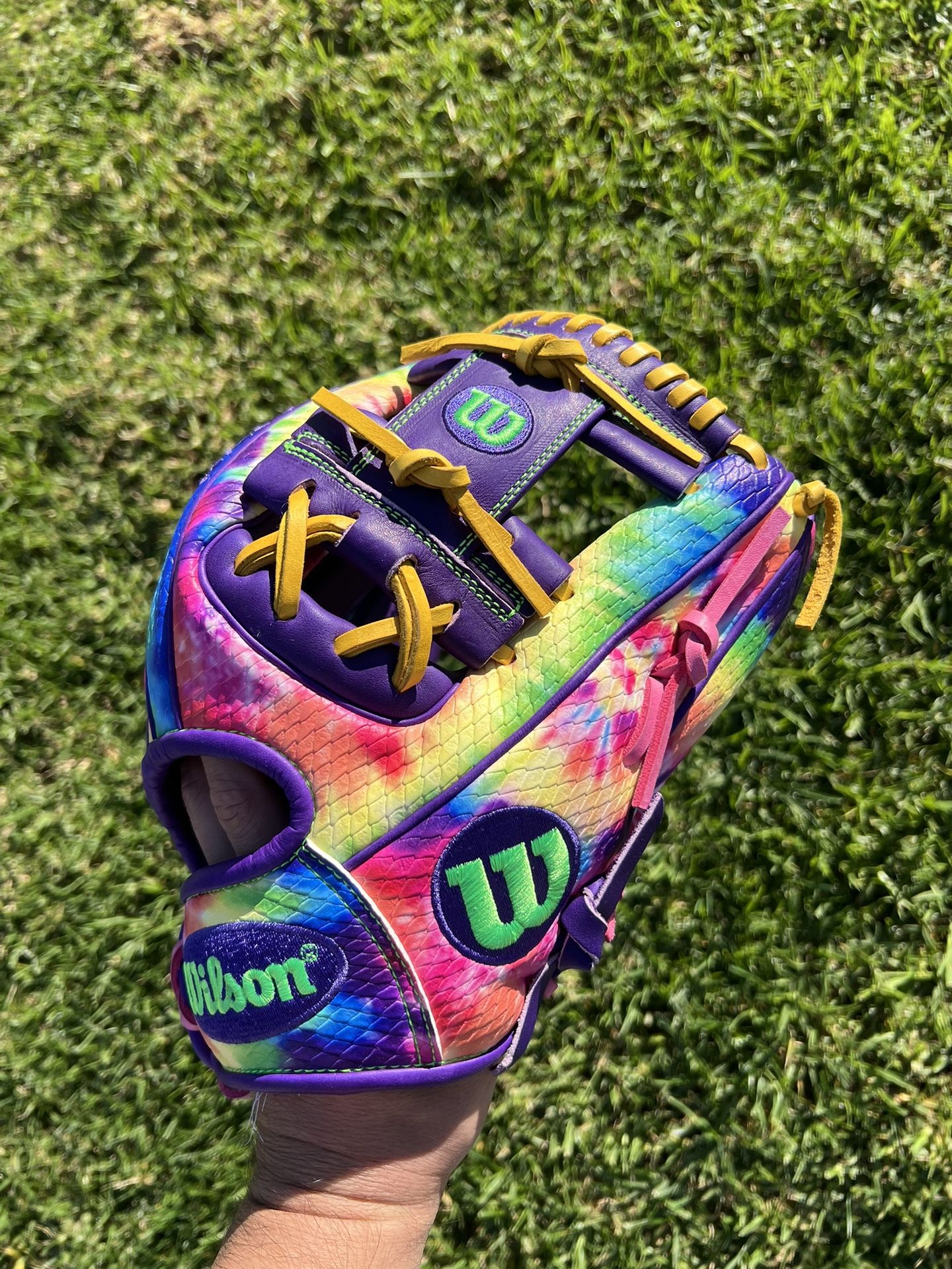 Wilson A2000 1786 11.5” RHT Infield Baseball Glove