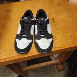 Nike SB Dunk Low Pro Panda Pigeon 