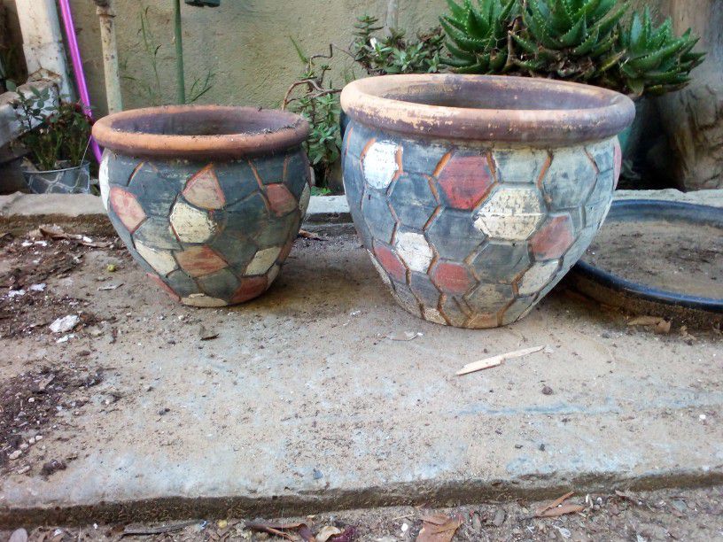 2 Beautiful Matching Pots For Plants 