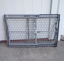 Pet Gate Fits Standard Doorways 26" Tall