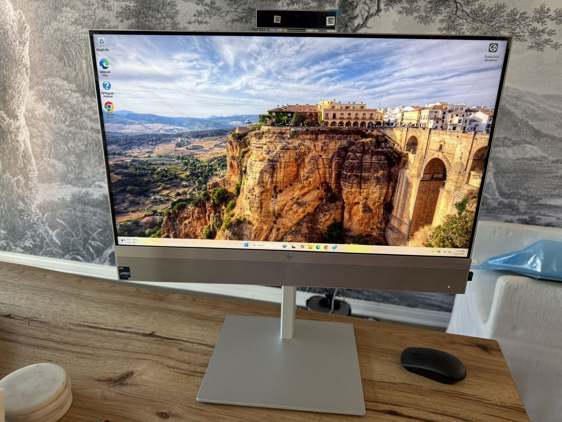 HP All In One Desktop *Like New I7 Windows 11 Pro/Office 2024