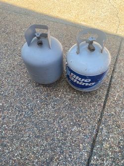 2 empty propane cylinders