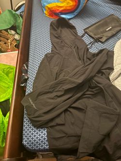 Large black Lulu
