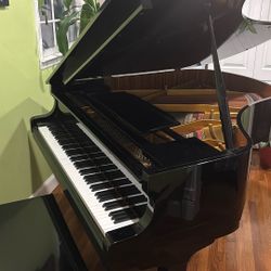 Toaki Piano with bench 