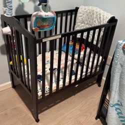 Infant Crib 