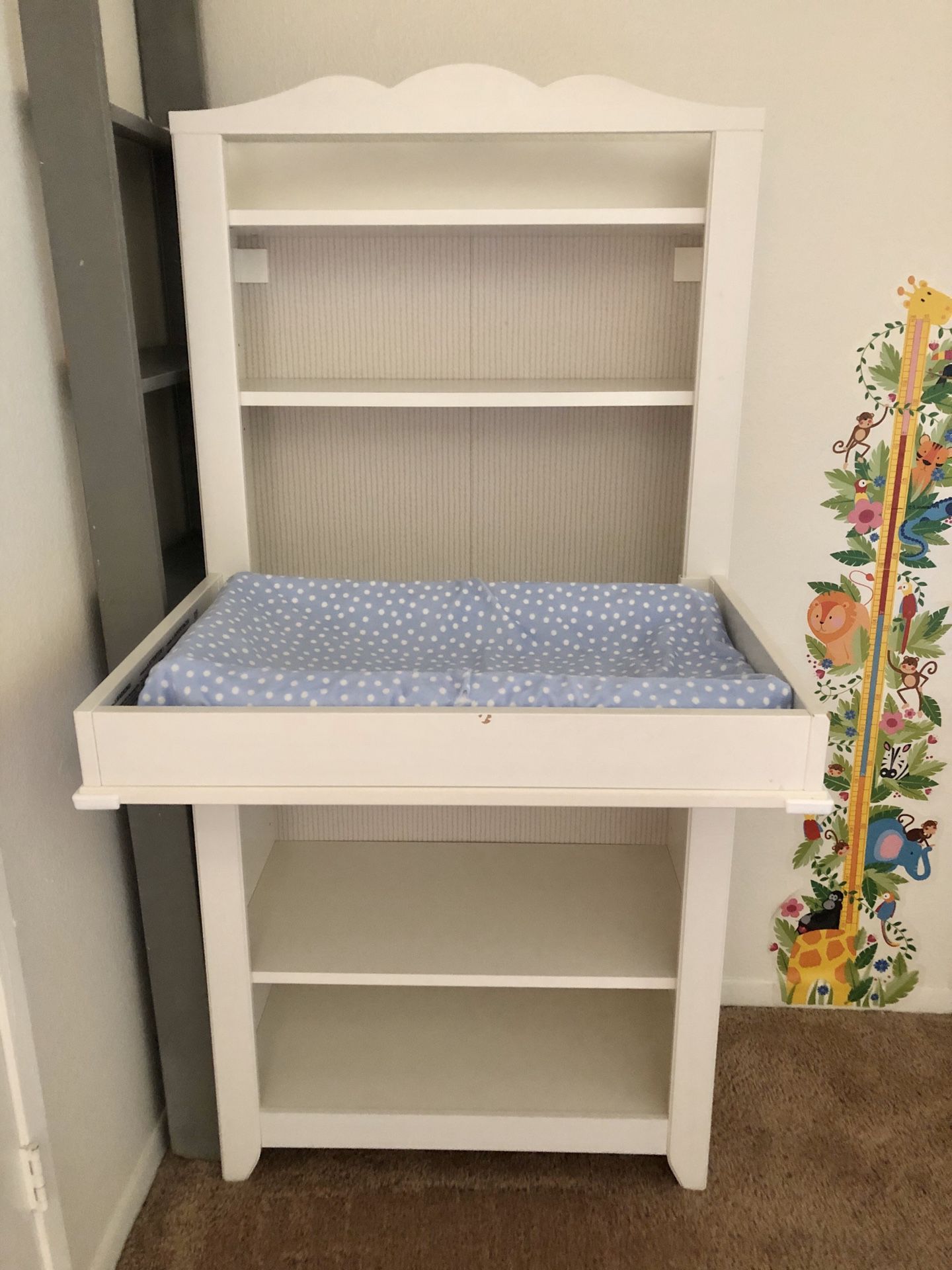 Changing table (removable) + shelf
