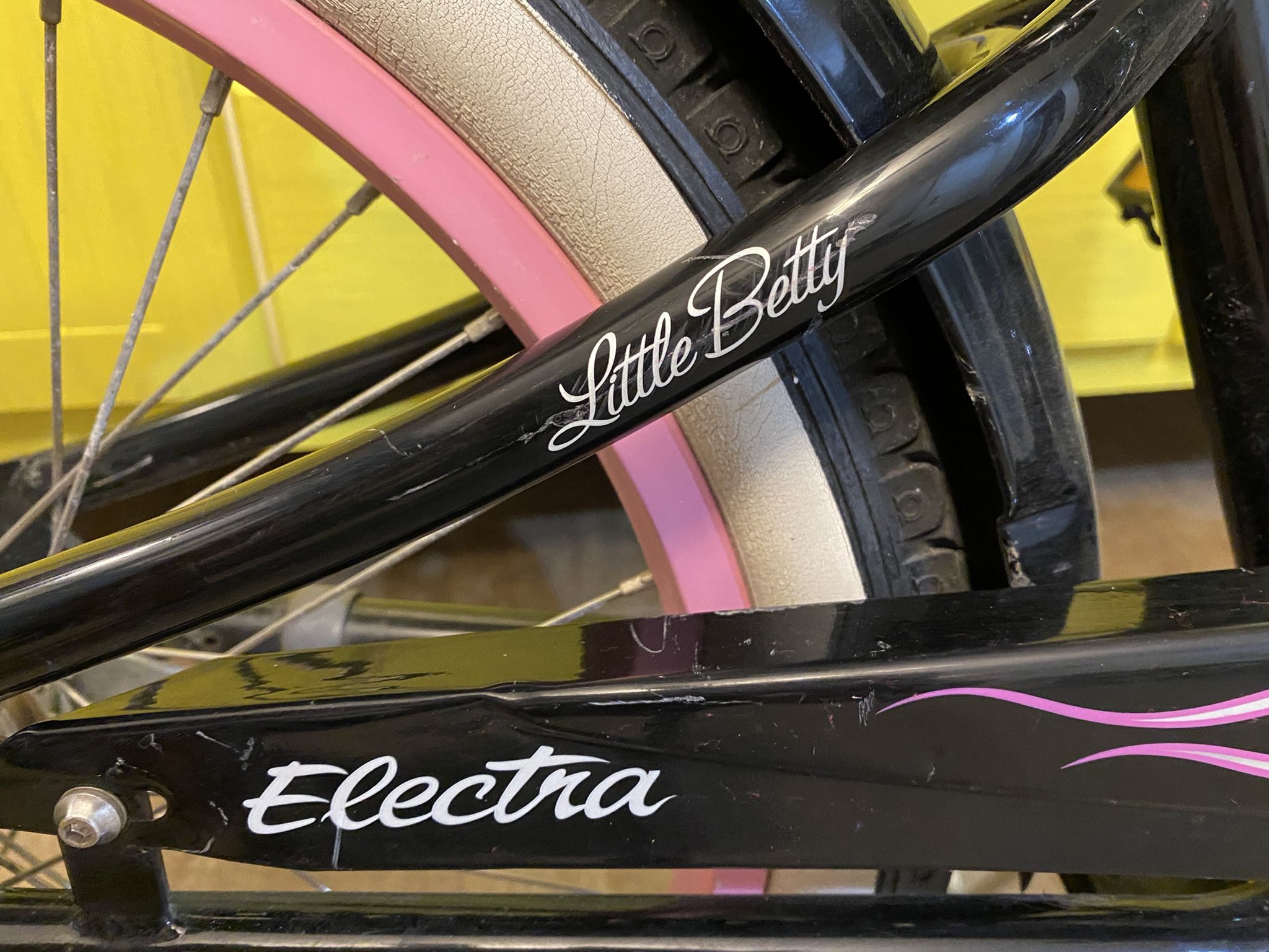 Electra Little Betty Beach Cruiser 20 Black Pink Youth Single Speed for Sale in Queen Creek AZ OfferUp