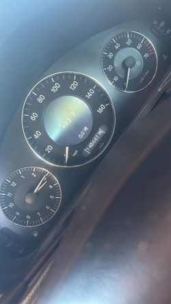 Mercadez-Benz 2006 E350 grey inside black it’s a V6