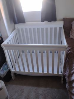 Mini crib