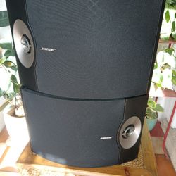 Bose 301 V Speakers Left and Right