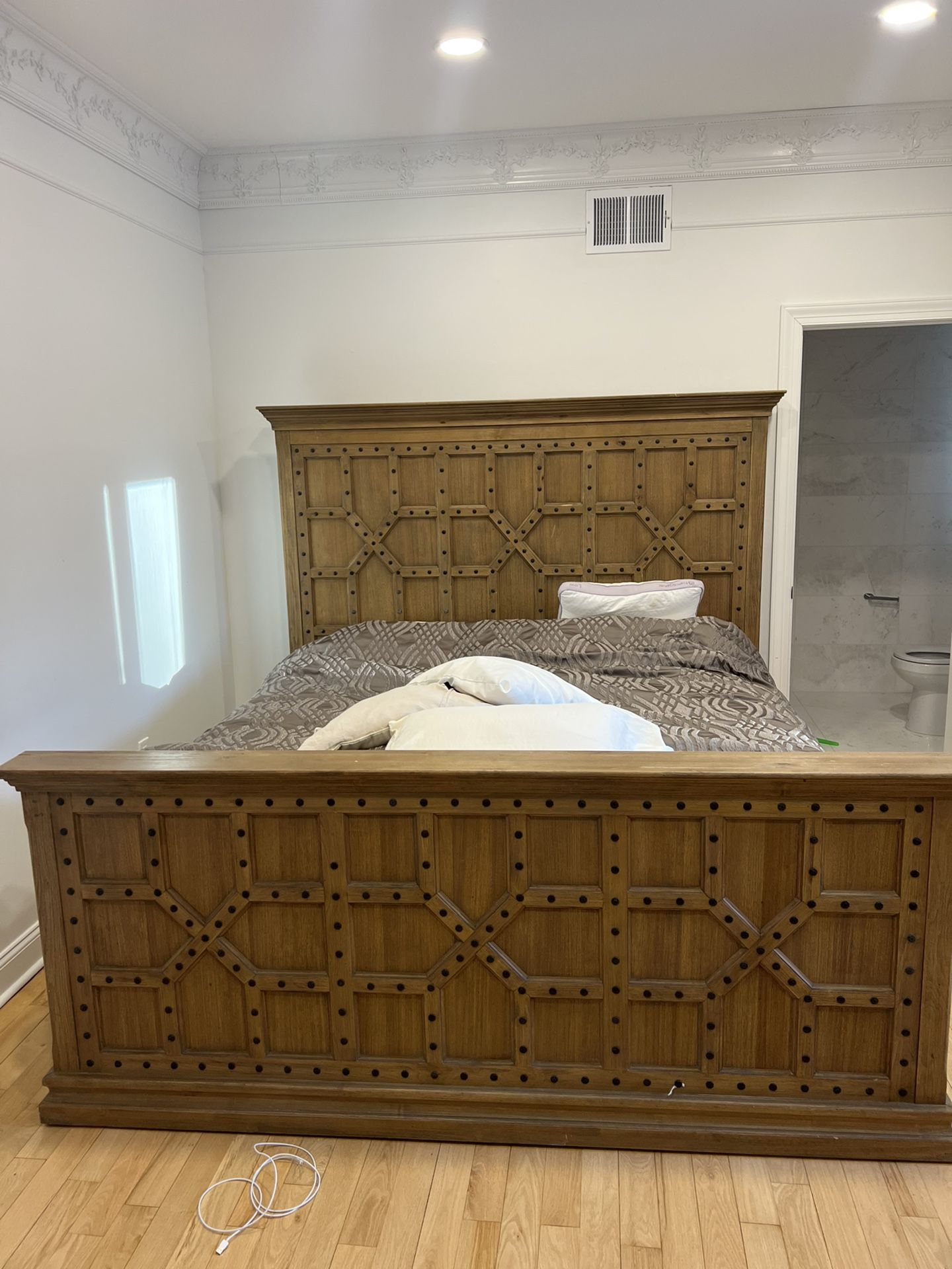 Restoration Hardware Castillo King Bed for Sale in U Saddle Riv, NJ