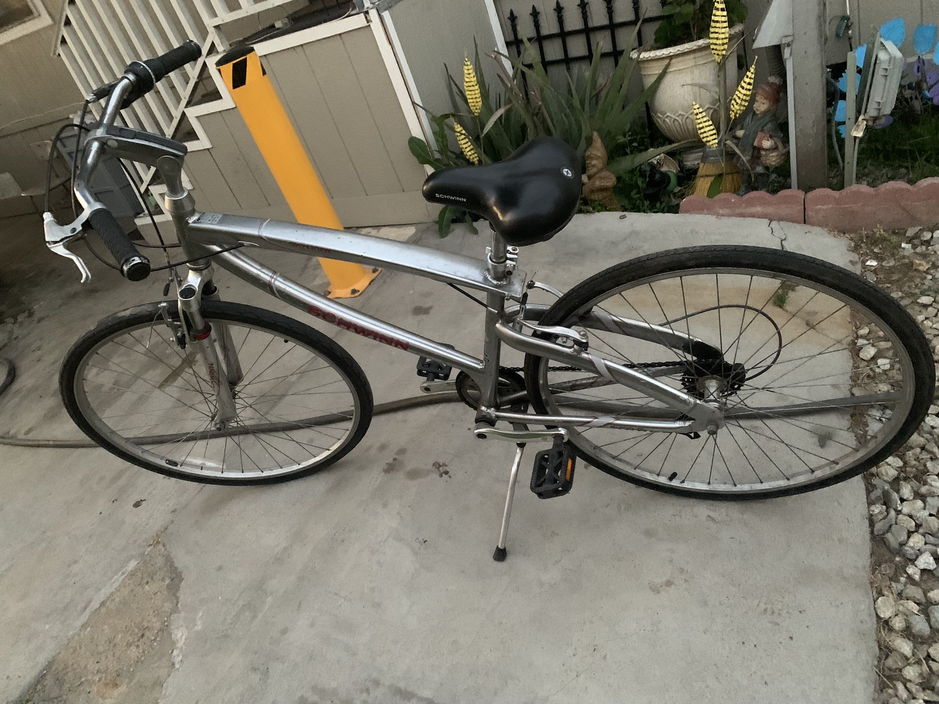 schwinn road bike 700