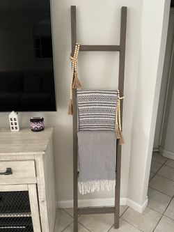 Farmhouse Wood Throw Blanket Ladder