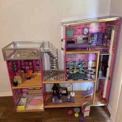Kidkraft Uptown Doll house 