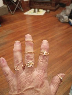 Brand new 7 gold rings different kinds sizes ranges 5 to 7 bundle firm price $20 bucks pick up only  am not checking for number or taking extra pictur