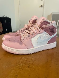 Nike Air Jordan 1 Retro Women’s Shoes Mid