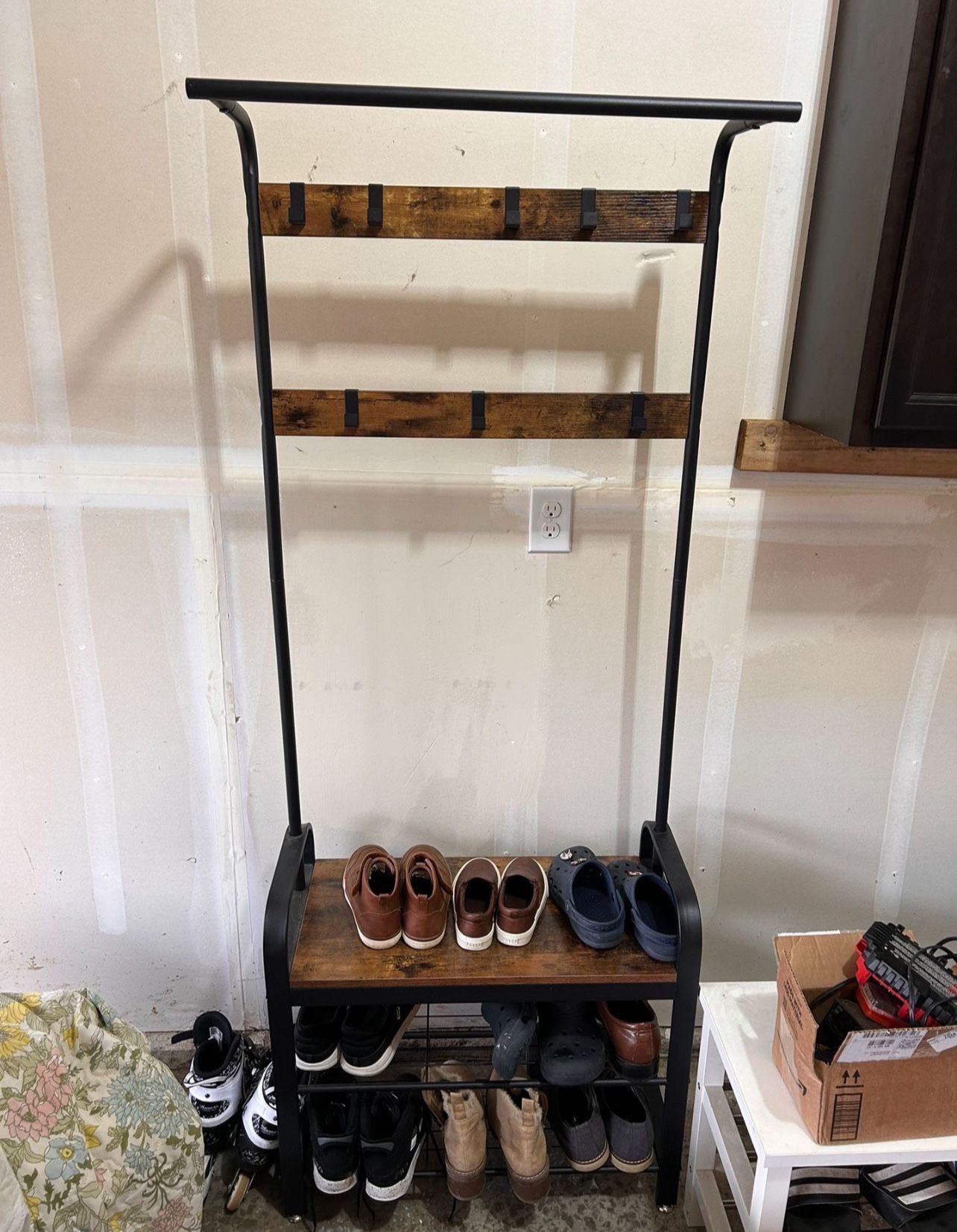 Shoe bench And coat hanger