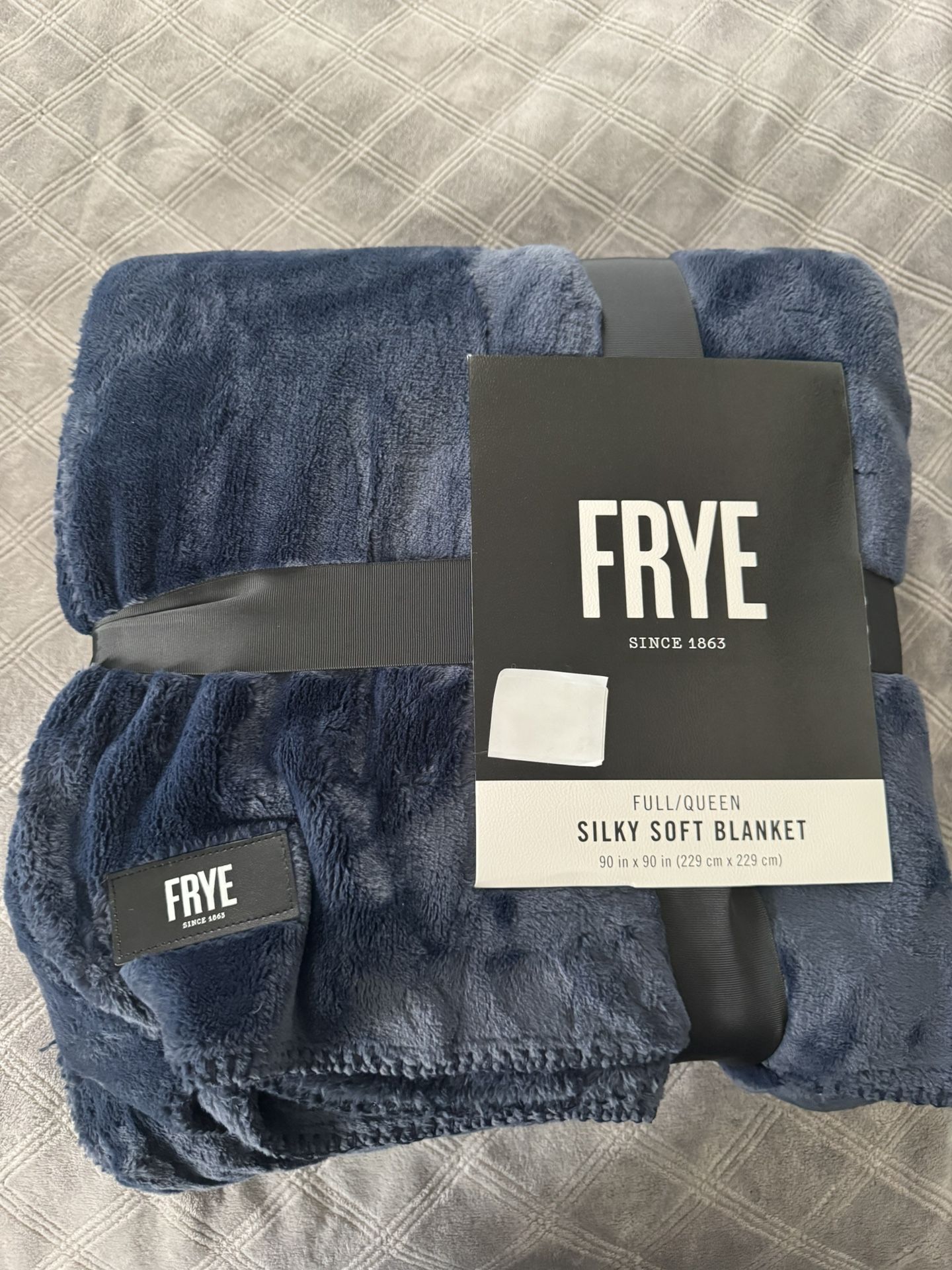 FRYE silky soft blanket full/queen blue