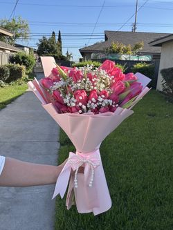 Hot pink tulip bouquet