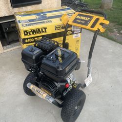 DEWALT 4400 PSI 4.0 GPM Cold Water Gas Pressure Washer
