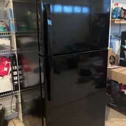 GE Garage Ready Refrigerator 21.9 Cu Ft 