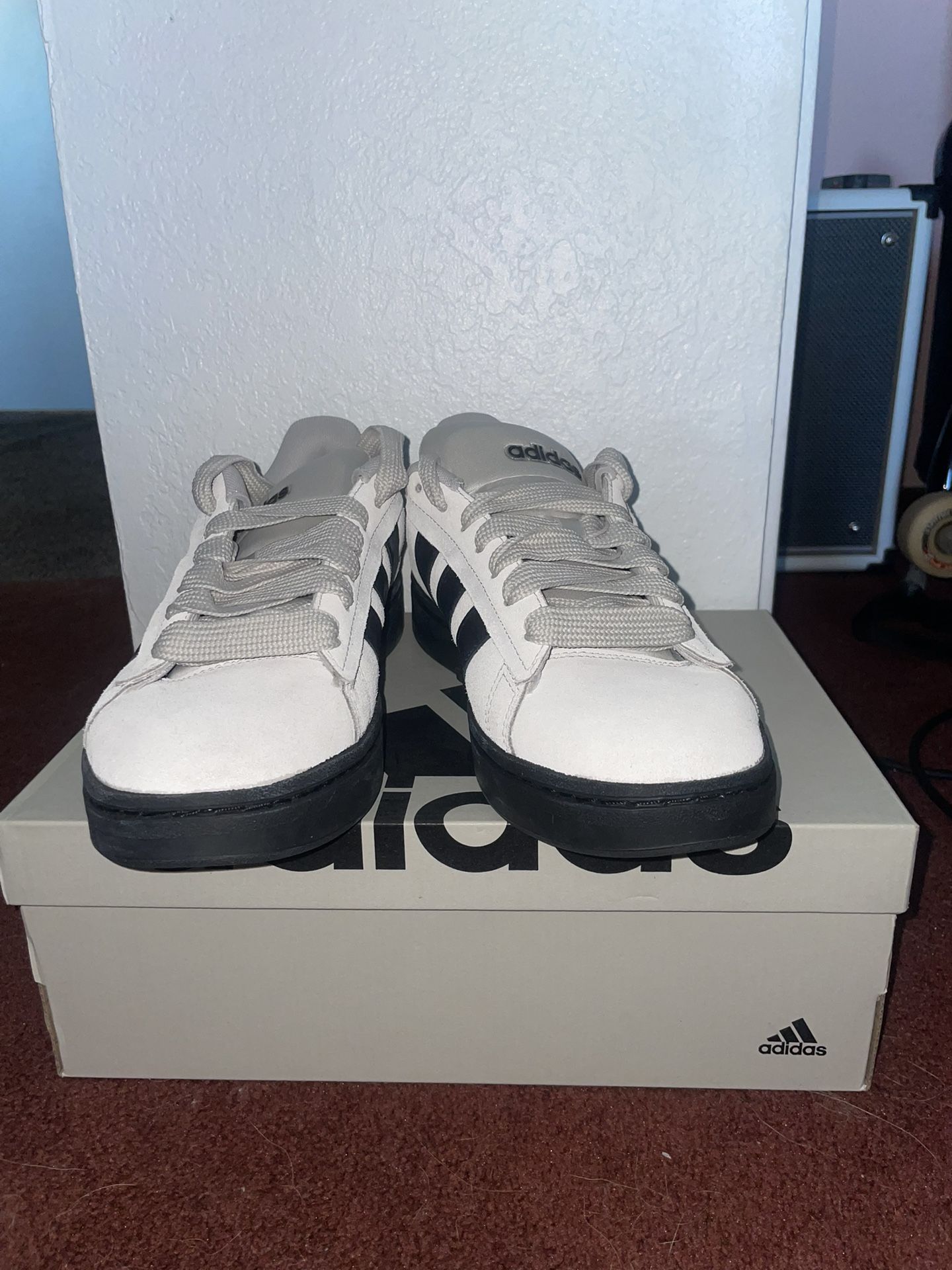 Adidas: GRAND COURT ALPHA 00s size 9.5US Men’s