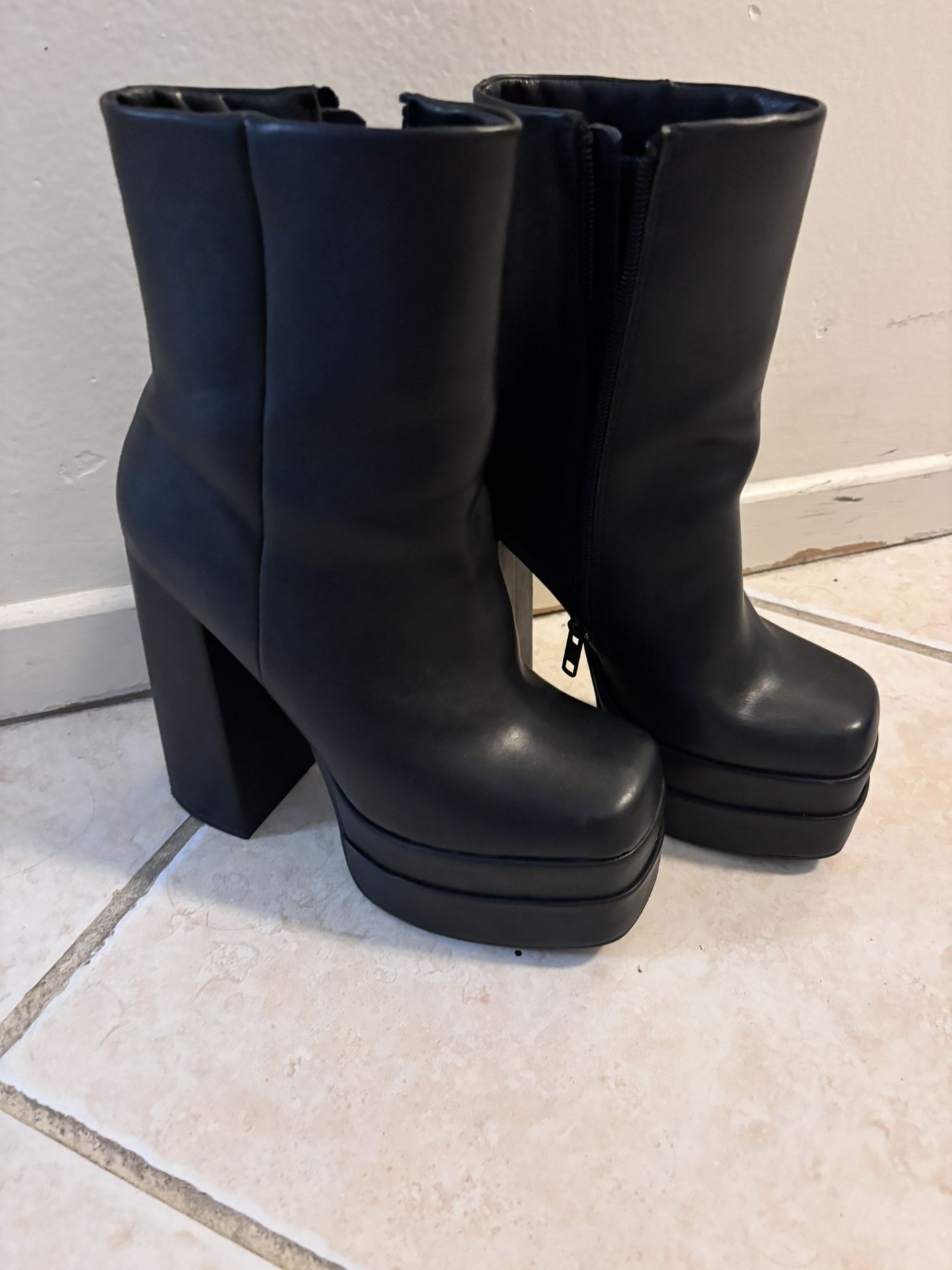 Black Boots Size 6