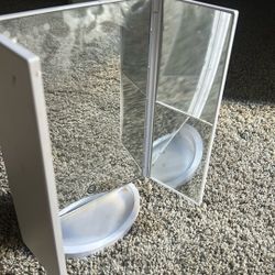 mini mirror with light