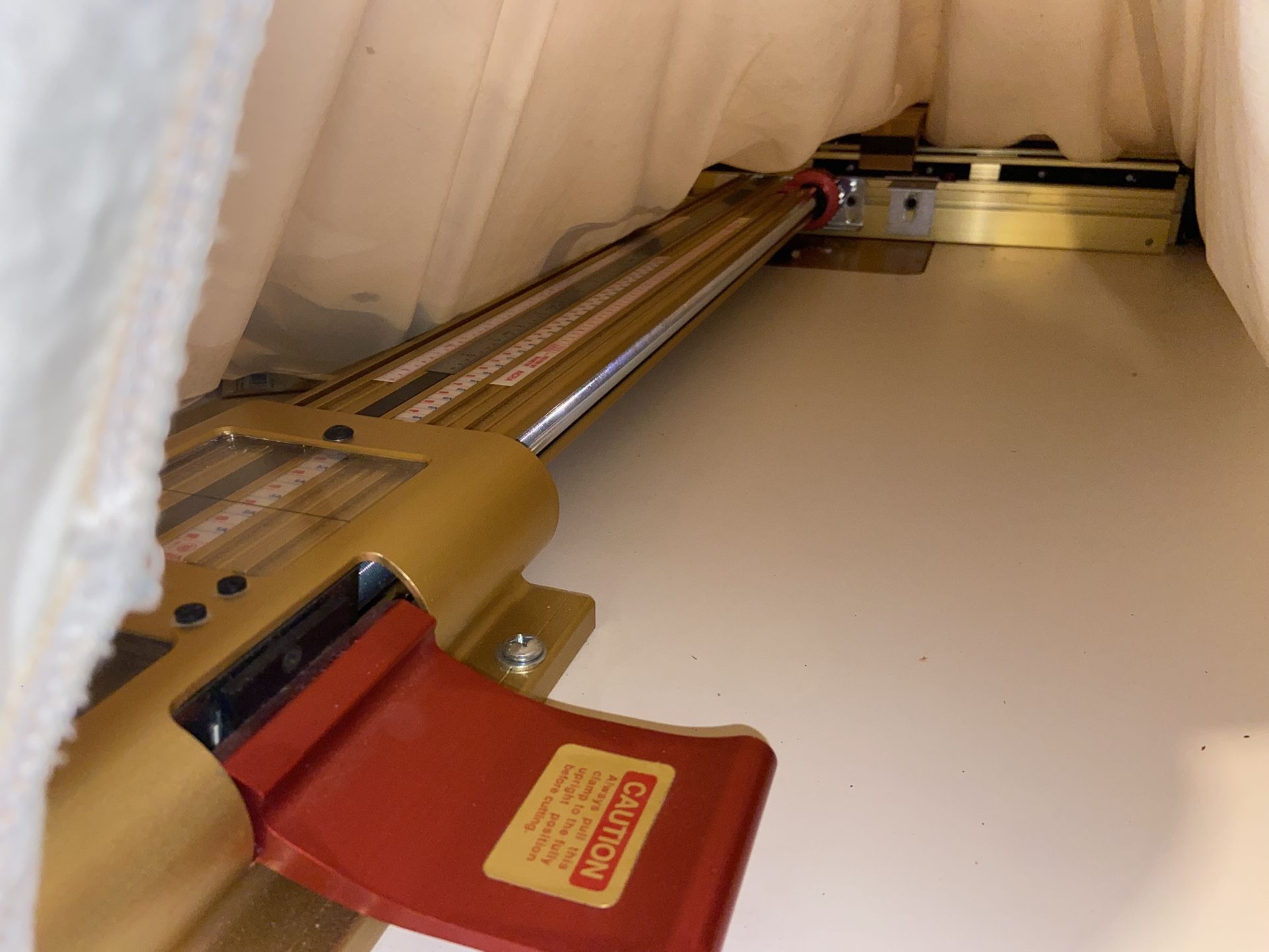 Precision cutting machine