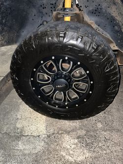 Helo Rims 8 Lug 285/70r/17