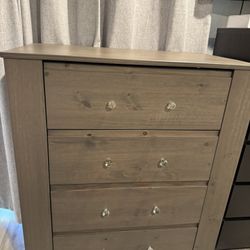Dresser And Matching Night Stands 