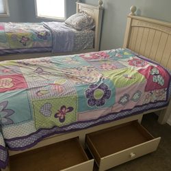 Twin Poster Storage Beds Cottage Cream With Vanity Dresser