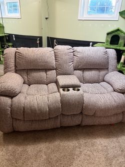 Reclining Loveseat with Center Console